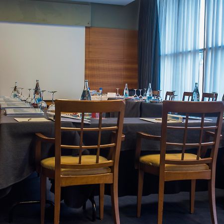 Gran Hotel Lakua 비토리아개스테즈 외부 사진 A meeting room at the hotel