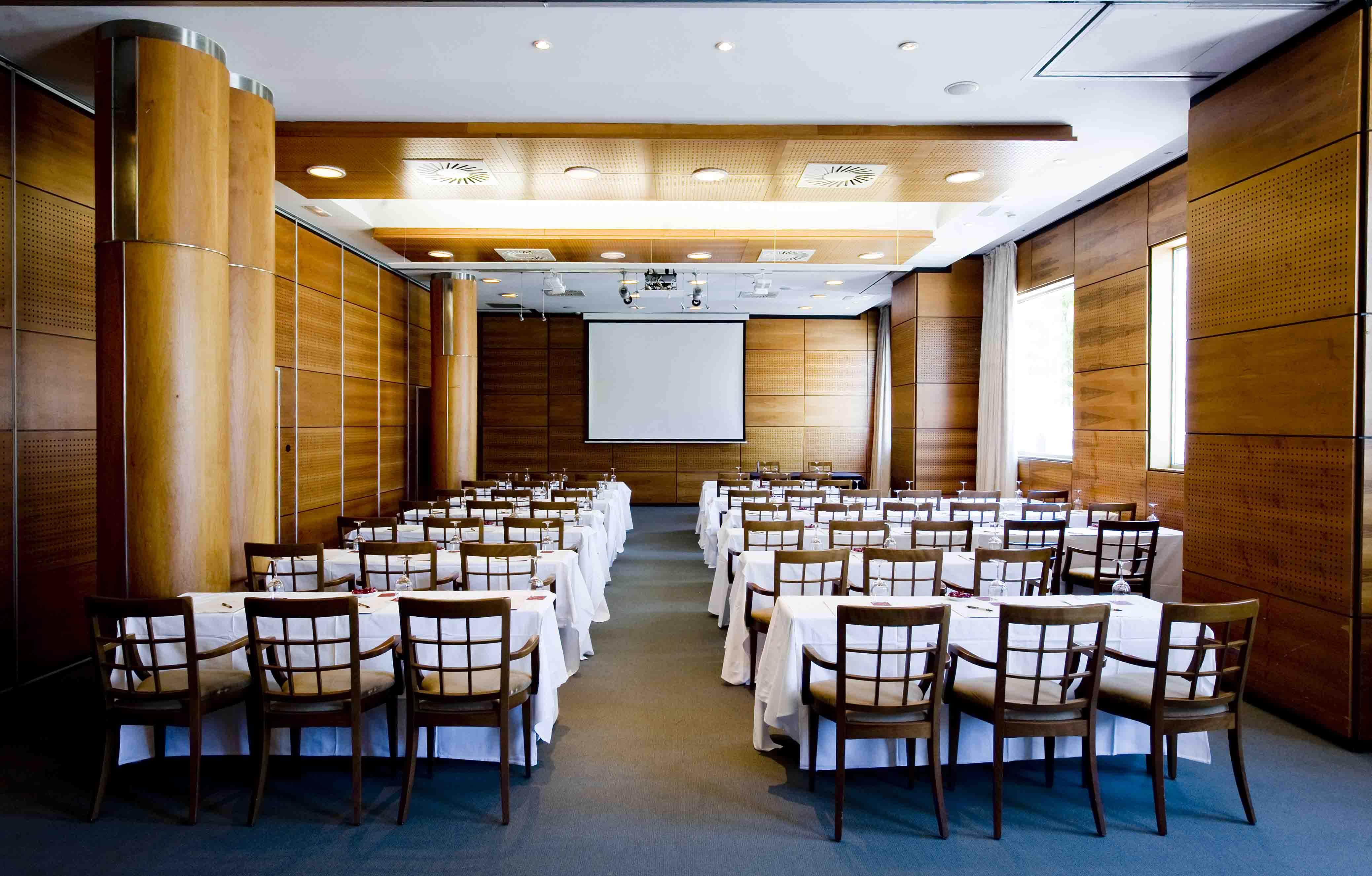 Gran Hotel Lakua 비토리아개스테즈 외부 사진 The conference room