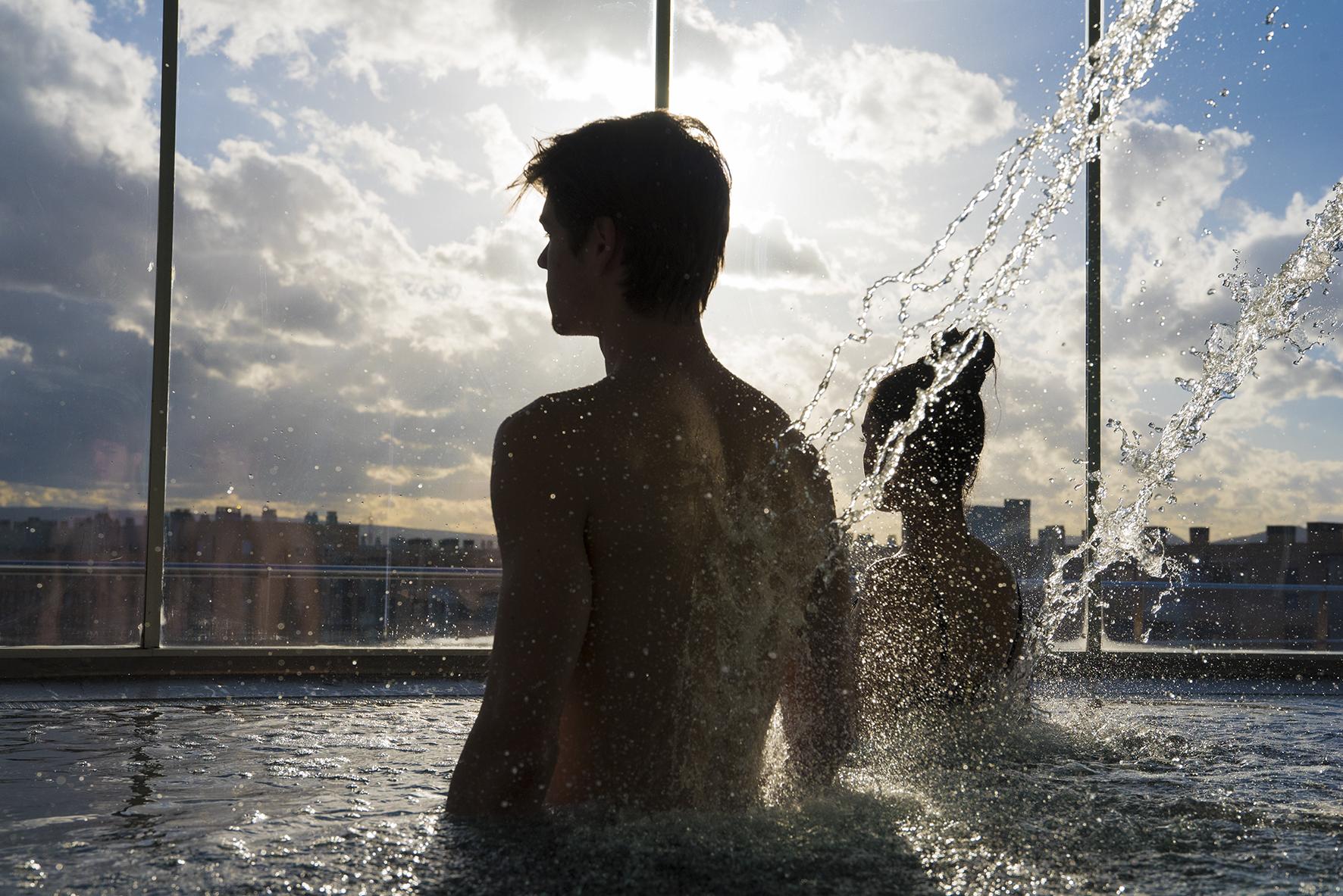 Gran Hotel Lakua 비토리아개스테즈 외부 사진 The rooftop pool at the Standard East Village