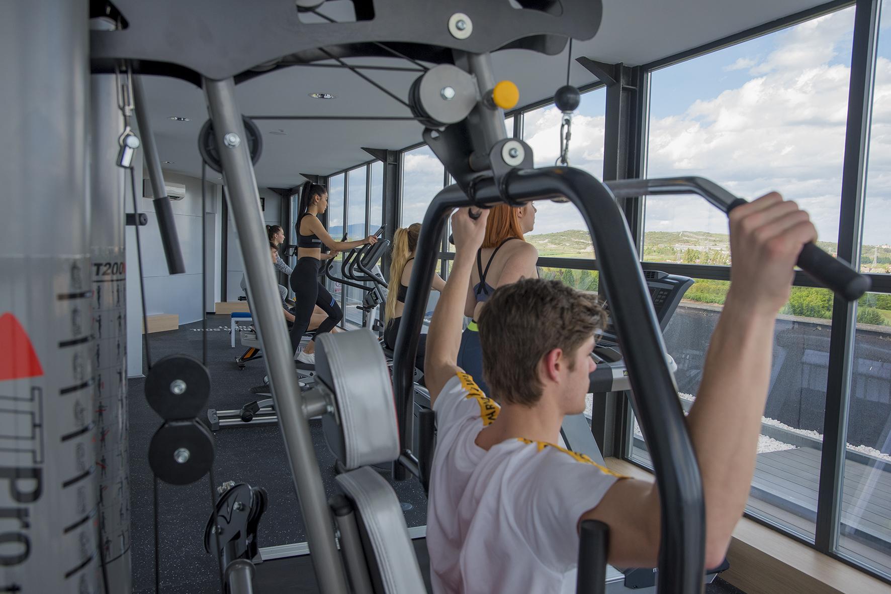 Gran Hotel Lakua 비토리아개스테즈 외부 사진 The gym at the University of Roehampton