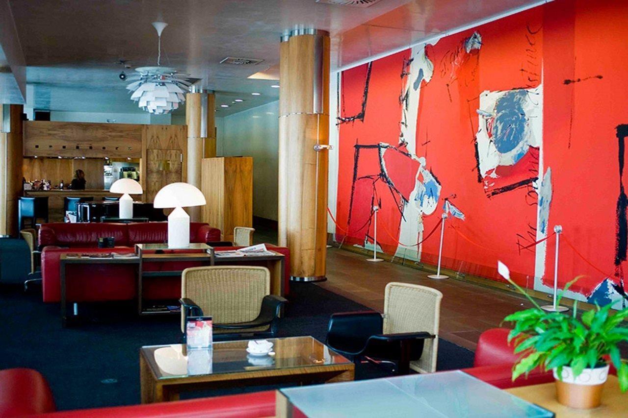 Gran Hotel Lakua 비토리아개스테즈 외부 사진 The interior of the lounge