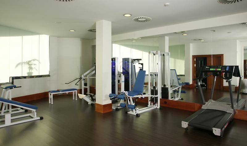 Gran Hotel Lakua 비토리아개스테즈 외부 사진 A gym in a hotel