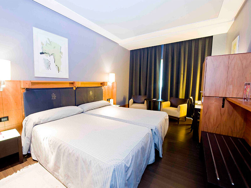 Gran Hotel Lakua 비토리아개스테즈 외부 사진 A room at the hotel
